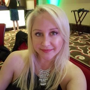 Meet your Posher, Elaine